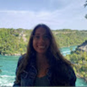 Meet your Posher, Adriana